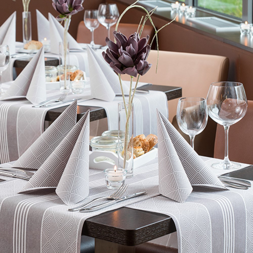 Tischläufer, stoffähnlich, PV-Tissue Mix "ROYAL Collection" 24 m x 40 cm champagner "Elegance" Tischläufer, stoffähnlich, PV-Tissue Mix "ROYAL Collection" 24 m x 40 cm braun "Elegance"