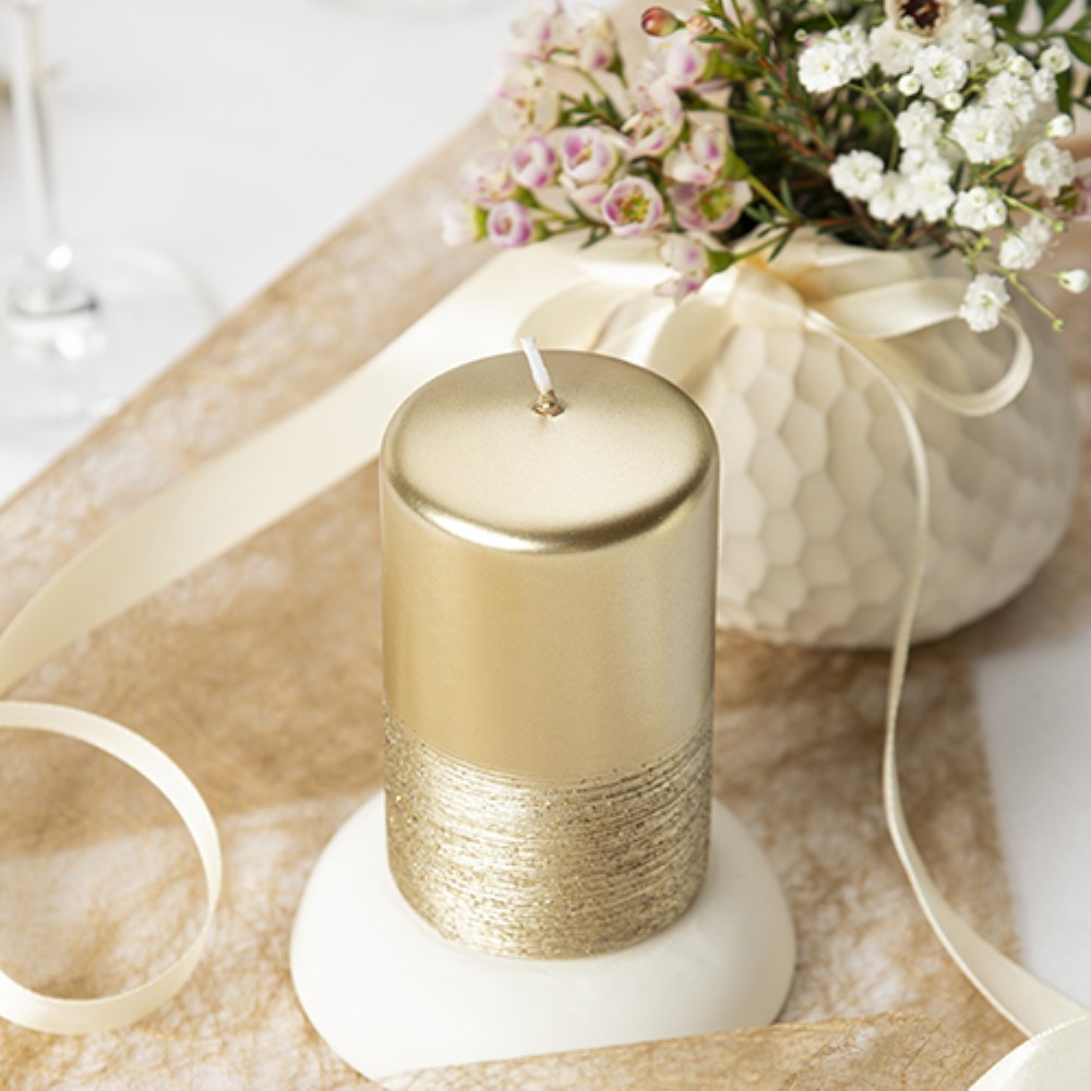 Stumpenkerze "Safe Candle" Ø 60 mm · 100 mm gold "Fia" einzeln cellophaniert