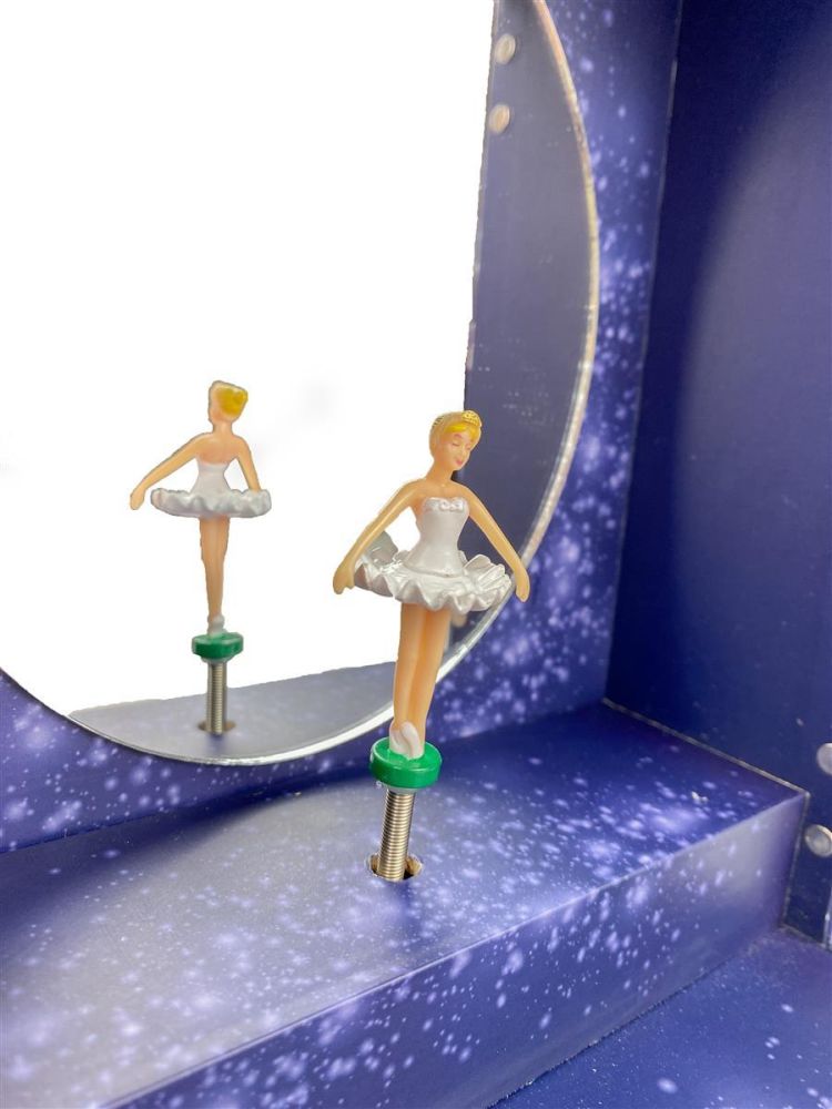 Schmink Cabinet mit Musik Startänzerin