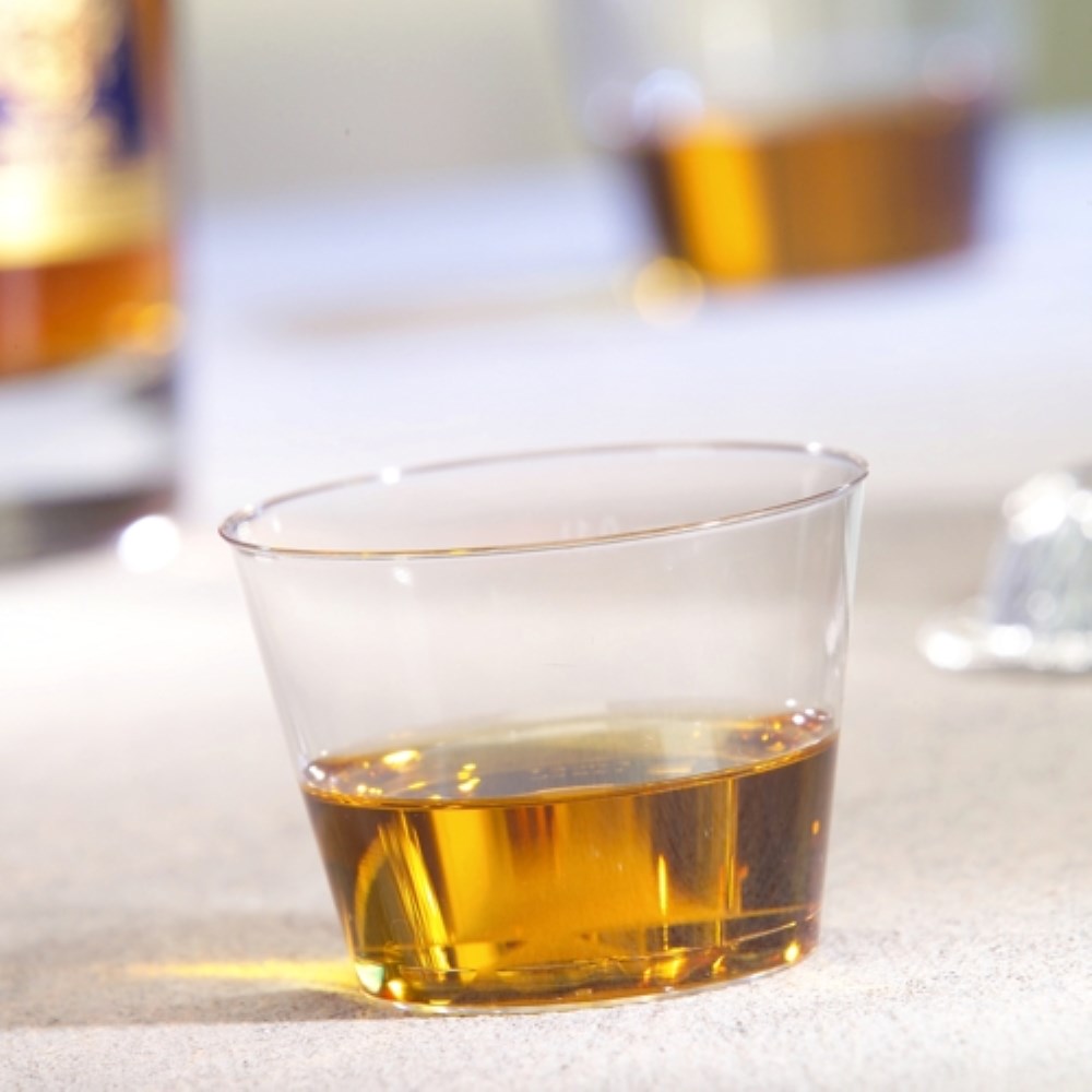 15 Trinkbecher, PS 0,1 l Ø 6,8 cm · 5,4 cm glasklar 15 Trinkbecher, PS 0,1 l Ø 6,8 cm · 5,4 cm glasklar